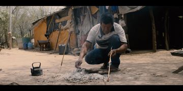 Este miércoles se estrena el segundo documental sobre los últimos grupos de cazadores-recolectores realizado por los conquenses Santiago Domínguez y Dorian Sanz