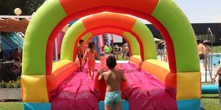 Mañana de viernes entre pasodobles y chapuzones en las Fiestas de Cabanillas 1 Mañana de viernes entre pasodobles y chapuzones en las Fiestas de Cabanillas