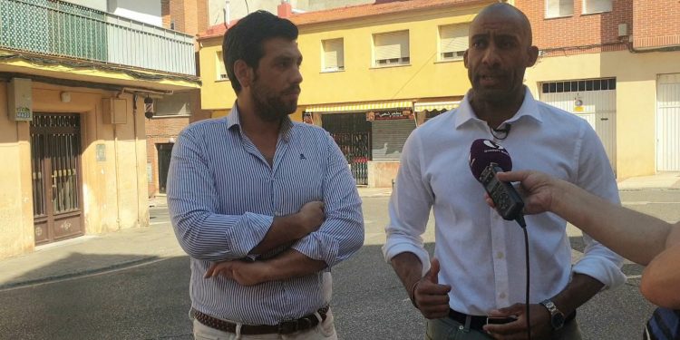 Engonga pide al gobierno de Rojo que actúe ante los problemas de convivencia e insalubridad en el barrio de la Colonia 1 foto pp engonga y alguacil 270722