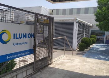 Ilunion suspende este jueves y el viernes el turno de tarde en la nave de Cabanillas del Campo donde tiene a cien personas con discapacidad trabajando a 37º o más