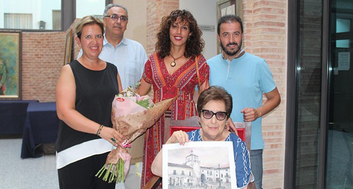 Iniesta homenajea a su artista local Agripina Talavera