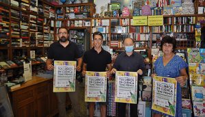 Sorteará treinta y seis vales de 50 euros entre las compras que se hayan producido desde el 4 de julio al 31 de agosto para comprar material escolar o libros.  La Asociación de Libreros de Cuenca, conjuntamente con CEOE CEPYME Cuenca y la Asociación del Comercio de Cuenca, han puesto en marcha la campaña ‘Comprar tus libros en Cuenca tiene premio’ con la que quieren premiar la fidelidad de sus clientes.  Así, las librerías que participan en esta iniciativa sortearán un total de 36 vales de 50 euros cada uno para comprar material escolar o libros.  En el sorteo, que tendrá lugar el 8 de septiembre, entrarán las compras realizadas de los días 4 de julio al 31 de agosto.  Con esta campaña los libreros quieren tener un detalle con sus clientes premiando su fidelidad y que hayan confiado en su librería tradicional y de proximidad, para comprar sus libros y material escolar.  Esta iniciativa cuenta con el respaldo económico del Ayuntamiento de Cuenca dentro de su apoyo al comercio local, la Diputación Provincial, el Gobierno de Castilla-La Mancha y Eurocaja Rural.  La campaña se ha iniciado con una apuesta de largo en la librería Evangelio de la capital en la que estuvieron presentes apoyando esta iniciativa, el concejal de Festejos, Juventud y Comercio del Ayuntamiento de Cuenca, Mario Fernández, y el secretario de la Asociación de Libreros, Diego López.  Ambos destacaron la importancia de este tipo de iniciativas para hacer un llamamiento a la población de apoyar y ayudar al comercio de proximidad, aquel que da un servicio cercano y profesional, como son en este caso las librerías.  Librerías participantes  Las librerías que participan en esta iniciativa son: Libreralia, La Comicteca, Toro Ibérico, Evangelio, Iremar, El Principito, Tienda de Palabras, Peques y Librería Lorca.  Cada establecimiento participante será fácilmente identificable por sus clientes porque tendrán un cartel en su puerta o escaparate que indica que participan en esta campaña.