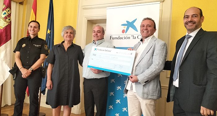La Asociación de Sordos de Cuenca recibe el apoyo de la Fundación “la Caixa” para su taller de difusión de lengua de signos española 1 La Asociación de Sordos de Cuenca recibe el apoyo de la Fundación “la Caixa” para su taller de difusión de lengua de signos española