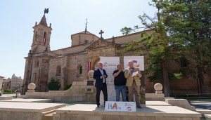 La Diputación inicia el ciclo de exposiciones itinerantes al aire libre EmPlazArte en Molina de Aragón