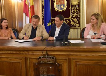 La Diputación y la Junta rubrican el convenio con doce ayuntamientos de Cuenca para actuar en 19 consultorios 4 La Diputación y la Junta rubrican el convenio con doce ayuntamientos de Cuenca para actuar en 19 consultorios