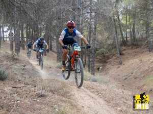 La lluvia no deslució el gran espectáculo de MTB presenciado en Casas de Benítez