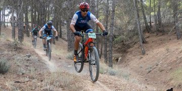 La lluvia no deslució el gran espectáculo de MTB presenciado en Casas de Benítez