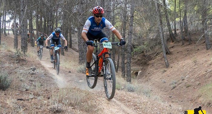 La lluvia no deslució el gran espectáculo de MTB presenciado en Casas de Benítez 1 La lluvia no deslució el gran espectáculo de MTB presenciado en Casas de Benítez