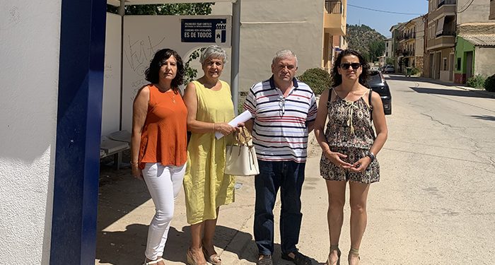 La parada de autobús de Mira ya es una realidad