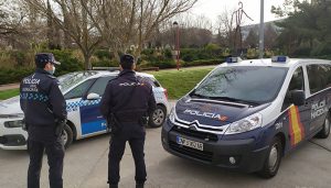 La Policía Nacional y la Policía Local de Guadalajara localizan a un joven que se había desorientado en el campo