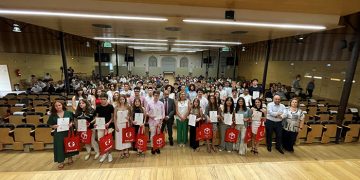 La UCLM y el Gobierno regional reconocen el trabajo del alumnado con mejores resultados en la EvAU y olimpiadas