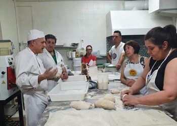 Los panaderos de AFEPAN conocen nuevas técnicas de la mano de Florindo Fierro