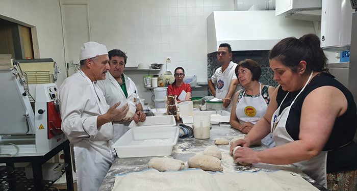 Los panaderos de AFEPAN conocen nuevas técnicas de la mano de Florindo Fierro 1 Los panaderos de AFEPAN conocen nuevas técnicas de la mano de Florindo Fierro