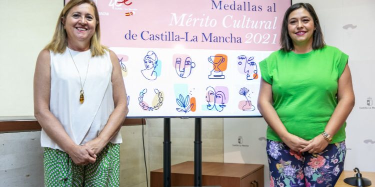 El Gobierno regional reconoce la labor de 21 representantes e instituciones que han destacado en el mundo de la cultura en el año 2021 1 merito cuklt