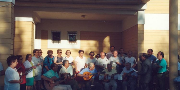 En el 2001, la Virgen del Carmen se unió a sus devotos