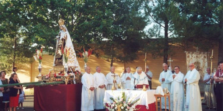 En el 2001, la Virgen del Carmen se unió a sus devotos
