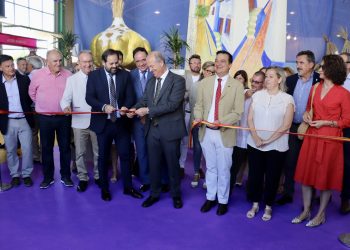 Tortosa destaca el esfuerzo del sector del ajo de Las Pedroñeras ante la incertidumbre existente