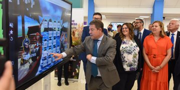 Page anuncia una inversión de 14 millones de euros en formación del profesorado y 48 millones de euros más para la adquisición de herramientas tecnológicas