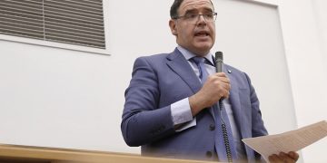 Prieto reclama a la Junta la reforma del gimnasio del instituto Hervás y Panduro por sus carencias y falta de seguridad