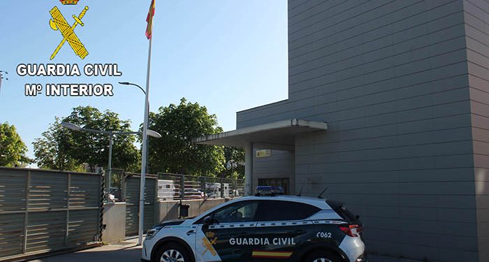 Robó una furgoneta y se escondió en los lavabos de una gasolinera en Azuqueca lo ha detenido la Guardia Civil