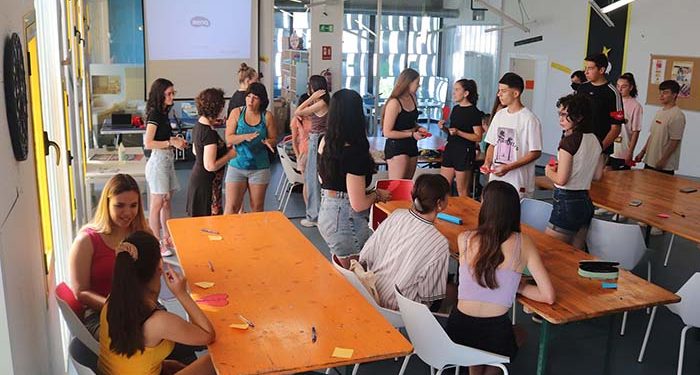 Un total de 25 chicos y chicas inician en el Centro Joven de Cabanillas un curso para ser monitores de actividades juveniles 1 Un total de 25 chicos y chicas inician en el Centro Joven de Cabanillas un curso para ser monitores de actividades juveniles