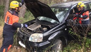 Un turismo se precipita por un terraplén en la ruta turística de Cuenca