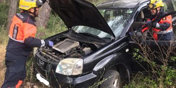 Un turismo se precipita por un terraplén en la ruta turística de Cuenca