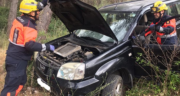 Un turismo se precipita por un terraplén en la ruta turística de Cuenca