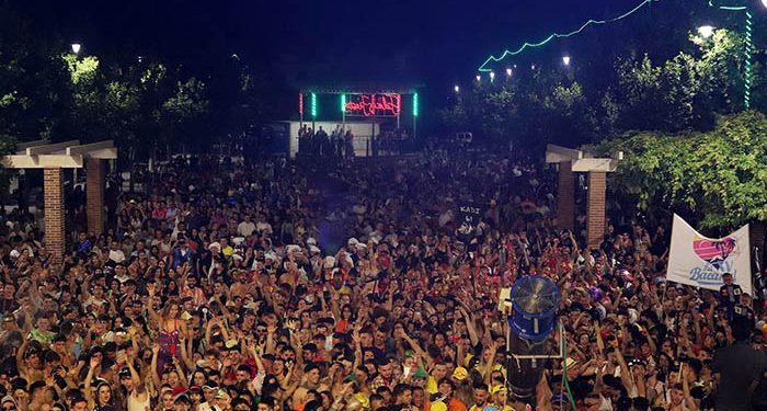 Un vistoso desfile y un multitudinario pregón abren las recobradas Fiestas de Cabanillas 1 Un vistoso desfile y un multitudinario pregón abren las recobradas Fiestas de Cabanillas