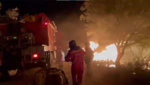 Vídeo Humanes. Cayó un helicóptero y el fuego continúa