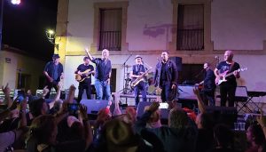 Cerca de 2.800 fans de Bruce Springsteen se dan cita en el Greetings from Peralejos