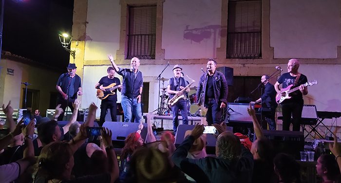Cerca de 2.800 fans de Bruce Springsteen se dan cita en el Greetings from Peralejos