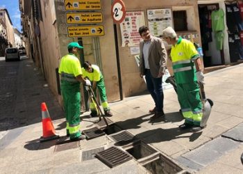 Comienza el plan de limpieza intensiva de más de dos meses de todos los barrios de Cuenca , en el barrio de Buenavista, Fuente del Oro y Cañadillas