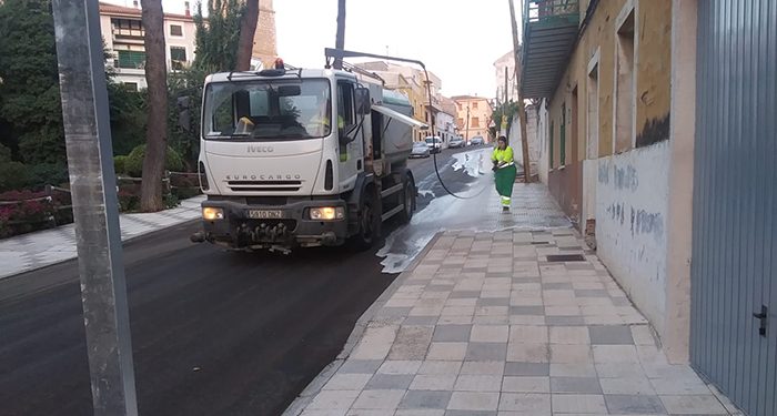 El Ayuntamiento de Tarancón inicia una campaña intensiva de limpieza en las calles ante las altas temperaturas
