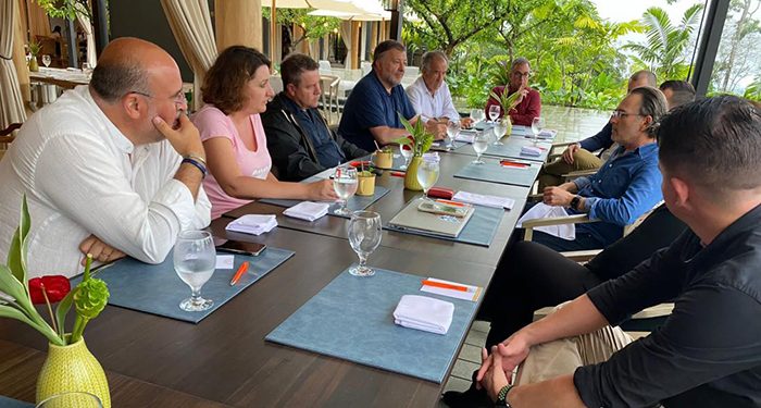 El Gobierno regional negocia la instalación de un complejo hotelero junto al futuro parque temático de ‘Toro Verde’ en Cuenca 1 El Gobierno regional negocia la instalación de un complejo hotelero junto al futuro parque temático de ‘Toro Verde’ en Cuenca