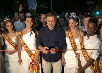 El Recinto Ferial abre sus puertas tras el vistoso desfile de carrozas de la Feria y Fiestas de San Julián