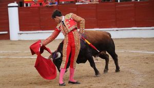 Hernández, Caballero y Gómes salen a hombros de Las Cruces