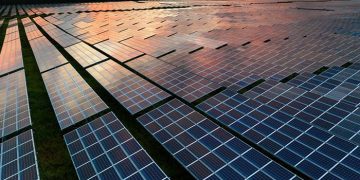 Holaluz y Blacksalt AM firman un contrato de compraventa de energía para la planta fotovoltaica Huesun I de Barajas de Melo