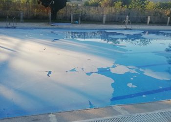 Huete tiene que cerrar la piscina municipal en plena ola de calor por un acto vandálico