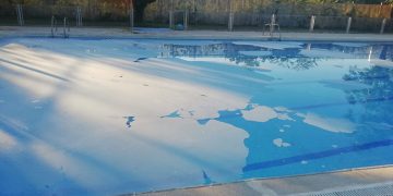 Huete tiene que cerrar la piscina municipal en plena ola de calor por un acto vandálico