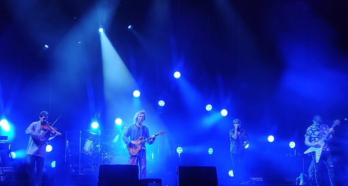 Robe despliega (un poco) rock transgresivo para cerrar San Julián