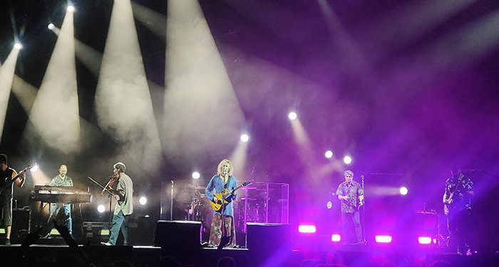 Robe despliega (un poco) rock transgresivo para cerrar San Julián