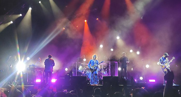 Robe despliega (un poco) rock transgresivo para cerrar San Julián