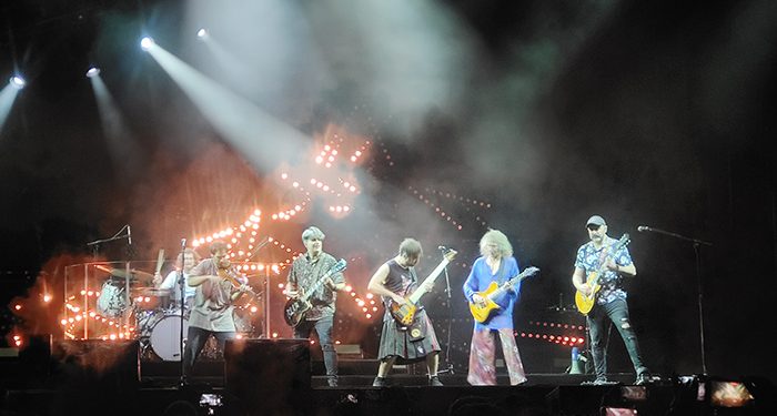 Robe despliega (un poco) rock transgresivo para cerrar San Julián