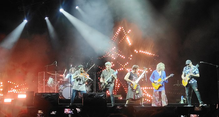 Robe despliega (un poco) rock transgresivo para cerrar San Julián