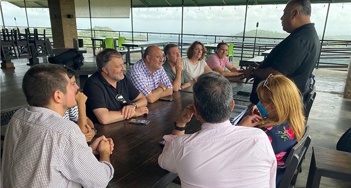 La delegación castellanomanchega en Puerto Rico, satisfecha y esperanzada ante la buena marcha de las negociaciones para instalar el parque temático en Cuenca