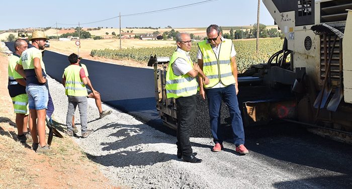 La Diputación de Cuenca está trabajando en la rehabilitación de la CUV-3032 entre Fuente de Pedro Naharro y Torrubia del Campo 1 La Diputación de Cuenca está trabajando en la rehabilitación de la CUV-3032 entre Fuente de Pedro Naharro y Torrubia del Campo