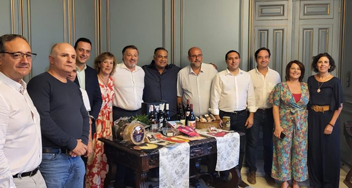 La Diputación de Cuenca promociona los productos agroalimentarios conquenses entre los inversores de Toro Verde y Hoteles Nayara