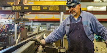 La falta de formación de los trabajadores y la falta de seguridad de las máquinas, entre las principales causas de siniestralidad laboral en CLM