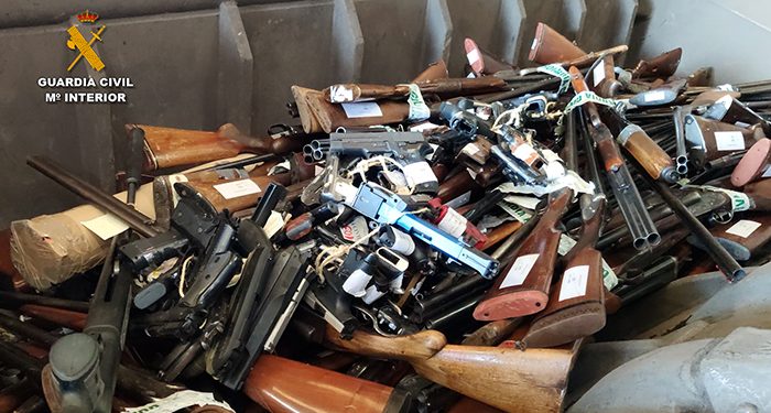 La Guardia Civil de Guadalajara reduce a chatarra 1.083 armas de fuego, piezas y otros objetos peligrosos